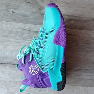 Girls basketball shoes
